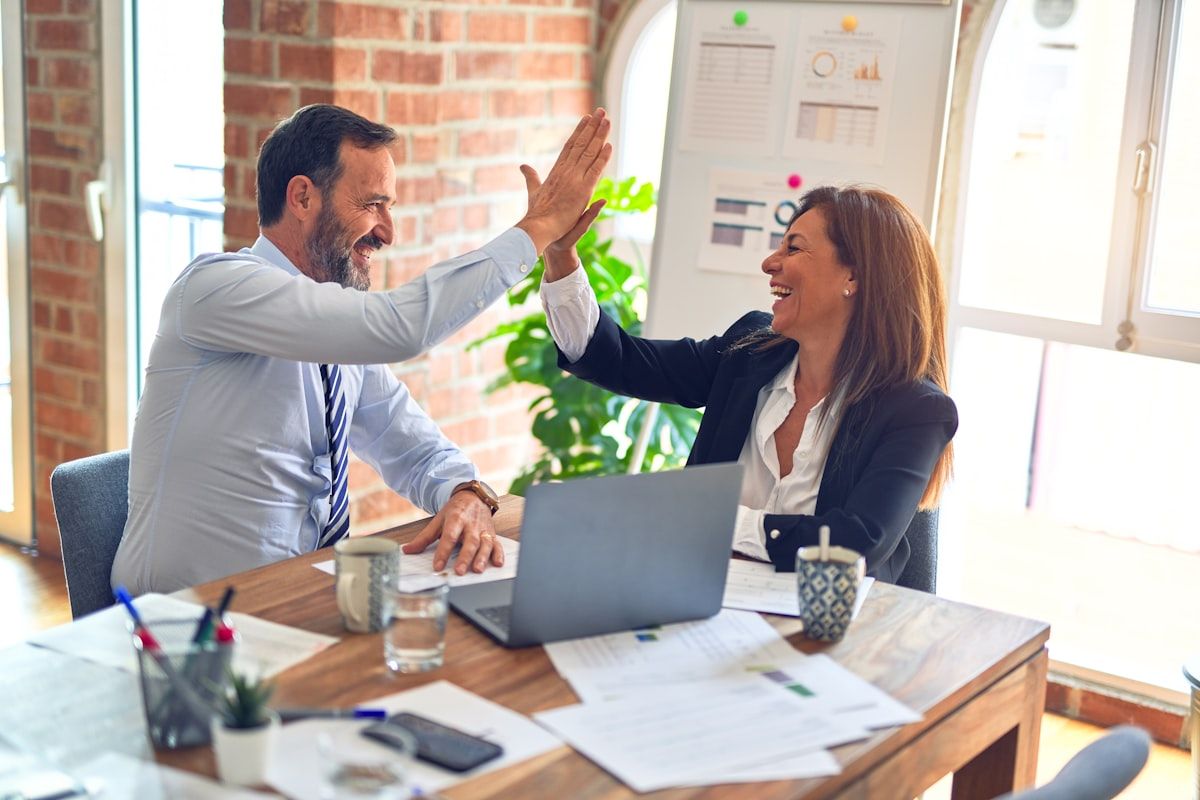 Professionals networking — join the ONG network